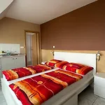 Navay Vendeghaz 3* Tihany