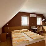 Navay Vendeghaz Guest house