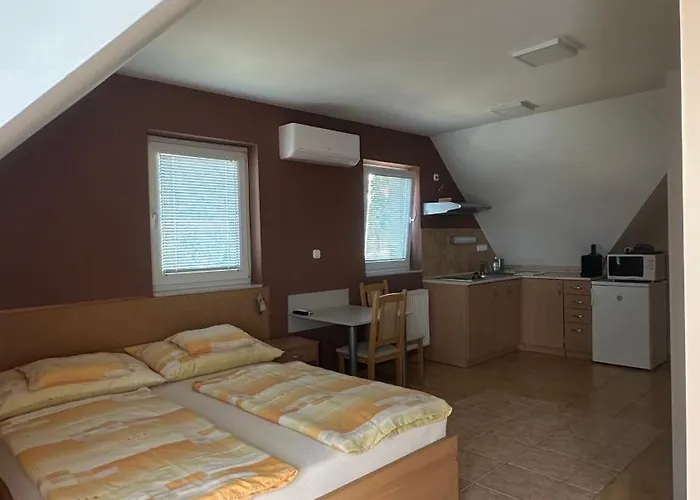 Navay Vendeghaz Gasthof 3*